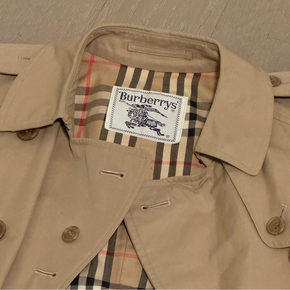 Burberry Classic Tan Trench Coat with Check Lining